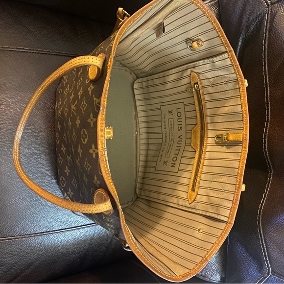 Louis Vuitton Neverfull purse - Picture 3 of 5